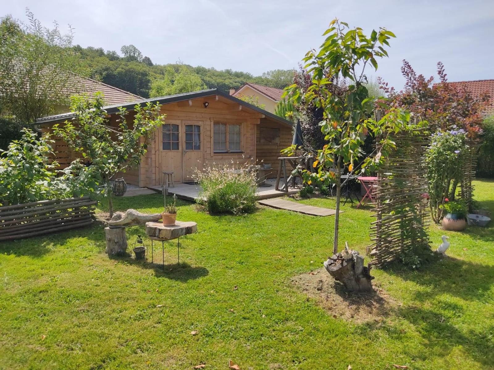 Les Tilleuls Saint-Jean-d'Avelanne Exteriör bild